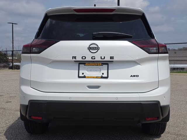 2026 Everest White Pearl Tricoat Nissan Rogue Dark Armor AWD SUV