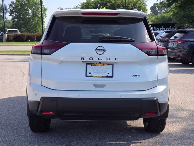 2026 Everest White Pearl Tricoat Nissan Rogue Dark Armor AWD SUV