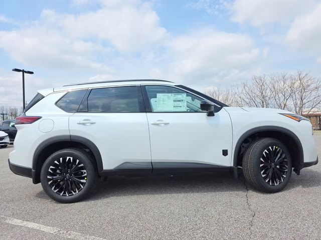 2026 Everest White Pearl Tricoat Nissan Rogue Dark Armor AWD SUV