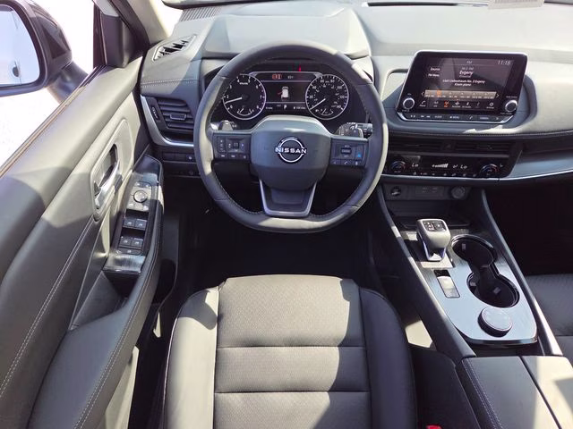2026 Everest White Pearl Tricoat Nissan Rogue Dark Armor AWD SUV