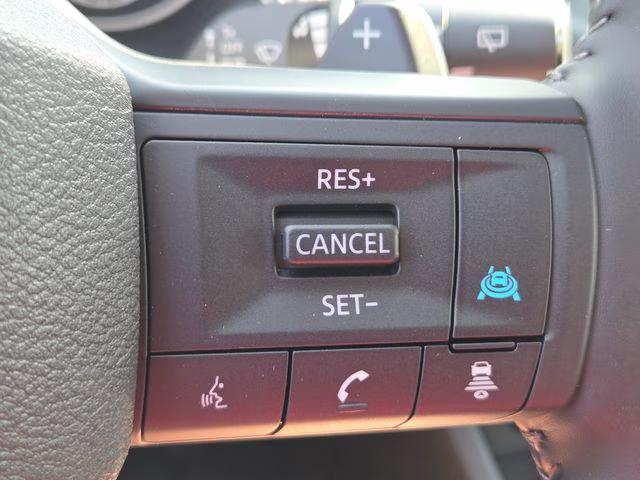 2026 Everest White Pearl Tricoat Nissan Rogue Dark Armor AWD SUV