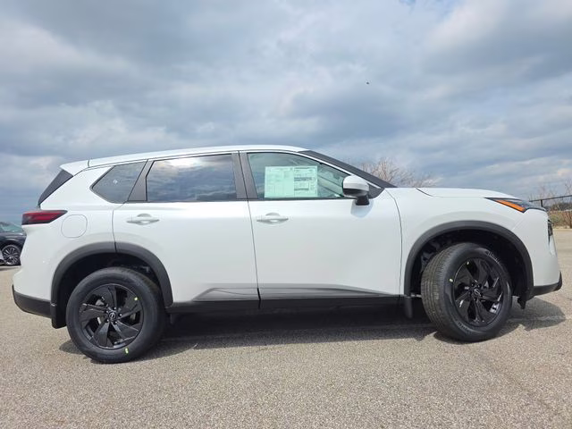 2026 Everest White Pearl Tricoat Nissan Rogue SV AWD SUV