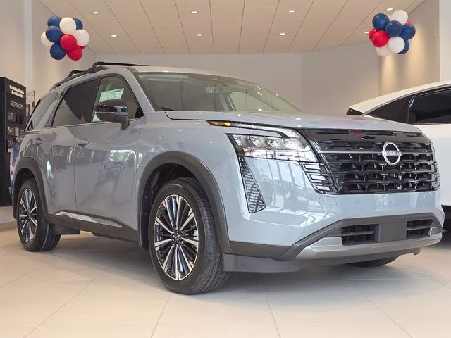 2026 Boulder Gray Pearl Nissan Pathfinder Platinum 4X4 SUV