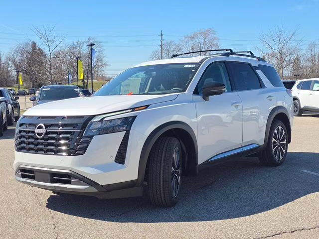 2026 Everest White Pearl Tricoat Nissan Pathfinder Platinum 4X4 SUV