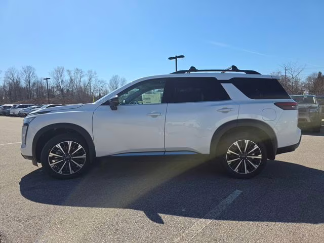 2026 Everest White Pearl Tricoat Nissan Pathfinder Platinum 4X4 SUV
