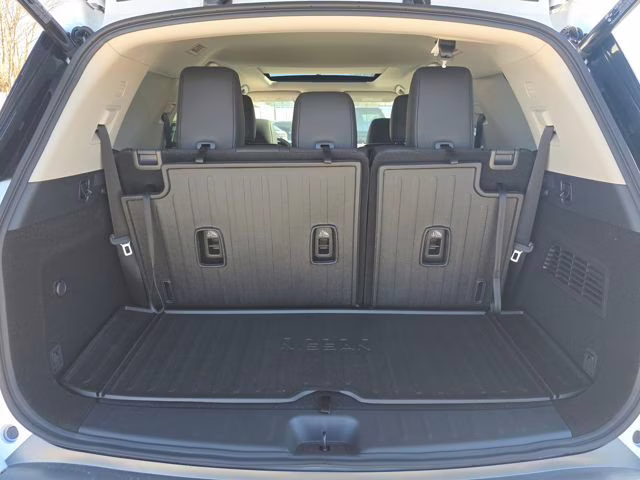 2026 Everest White Pearl Tricoat Nissan Pathfinder Platinum 4X4 SUV