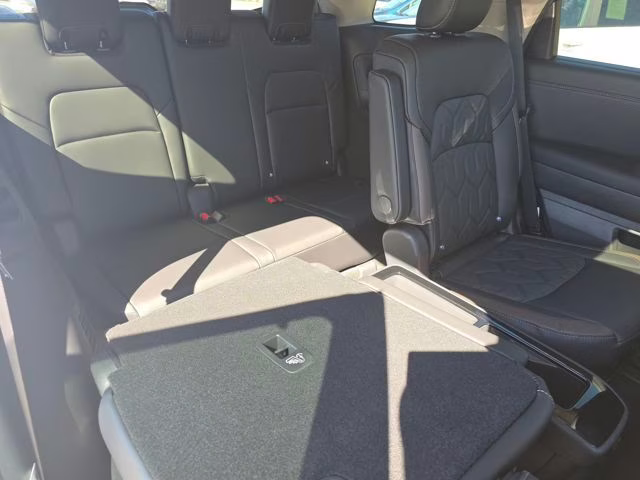 2026 Everest White Pearl Tricoat Nissan Pathfinder Platinum 4X4 SUV