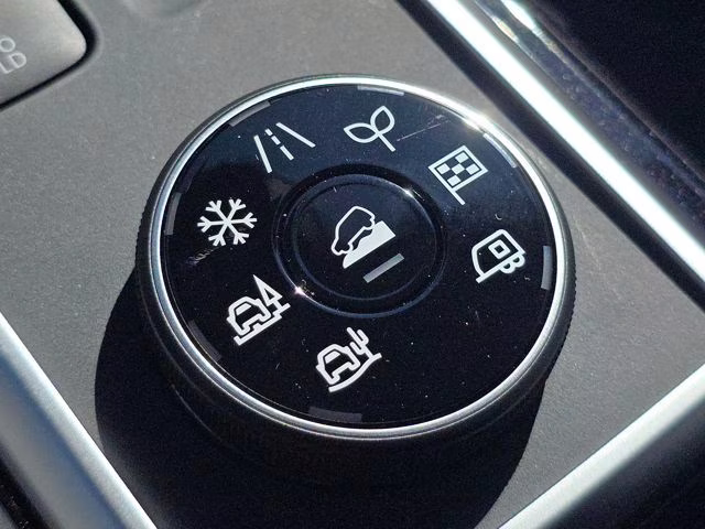 2026 Everest White Pearl Tricoat Nissan Pathfinder Platinum 4X4 SUV