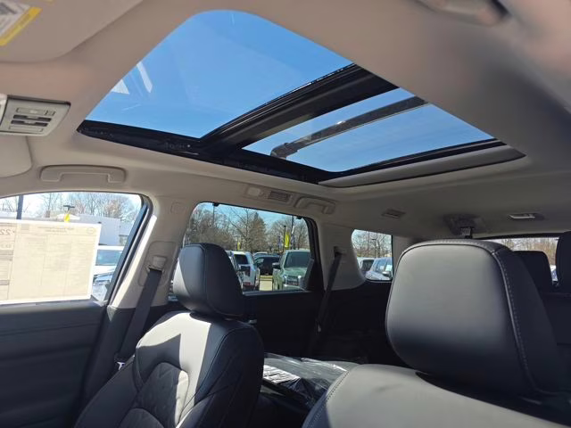 2026 Everest White Pearl Tricoat Nissan Pathfinder Platinum 4X4 SUV