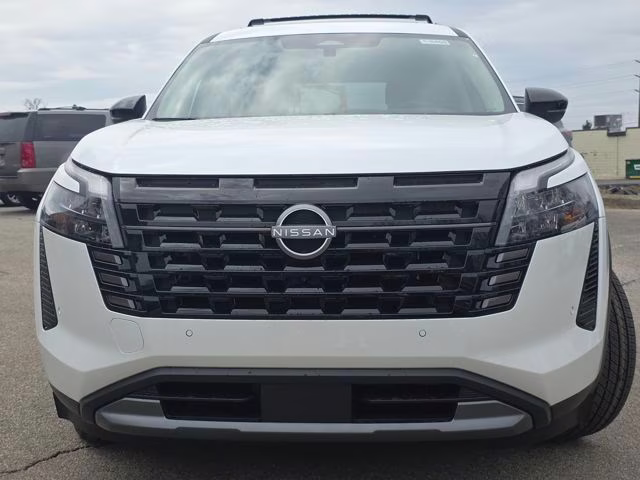 2026 Everest White Pearl Tricoat Nissan Pathfinder Platinum 4X4 SUV