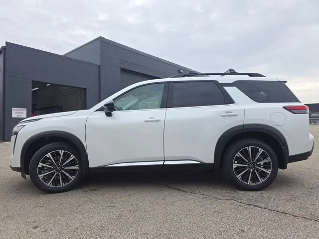 2026 Everest White Pearl Tricoat Nissan Pathfinder Platinum 4X4 SUV