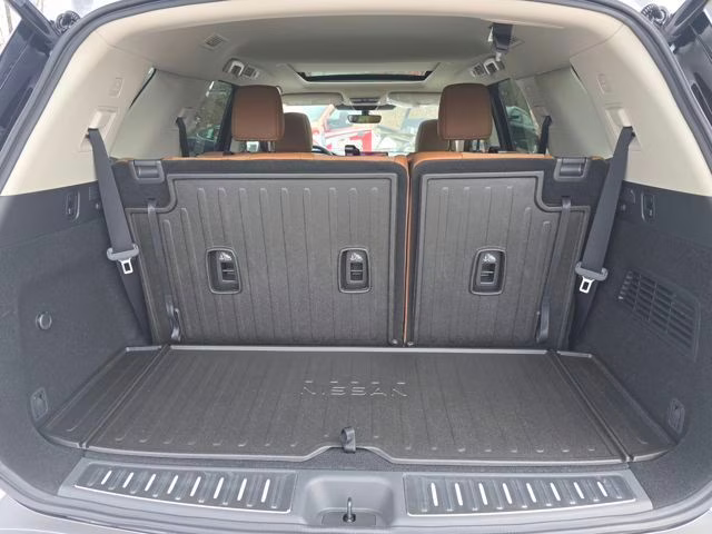 2026 Everest White Pearl Tricoat Nissan Pathfinder Platinum 4X4 SUV