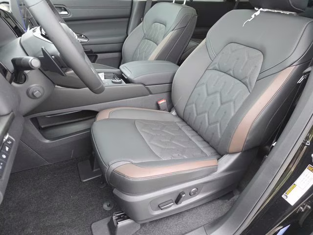 2026 Super Black Nissan Pathfinder Platinum 4X4 SUV