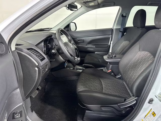 2025 Diamond White Mitsubishi Outlander Sport 2.0 LE 4X4 SUV