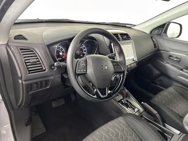 2025 Diamond White Mitsubishi Outlander Sport 2.0 LE 4X4 SUV