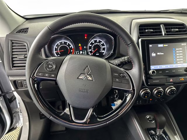 2025 Diamond White Mitsubishi Outlander Sport 2.0 LE 4X4 SUV