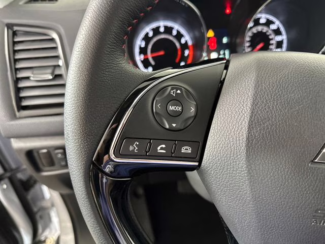 2025 Diamond White Mitsubishi Outlander Sport 2.0 LE 4X4 SUV