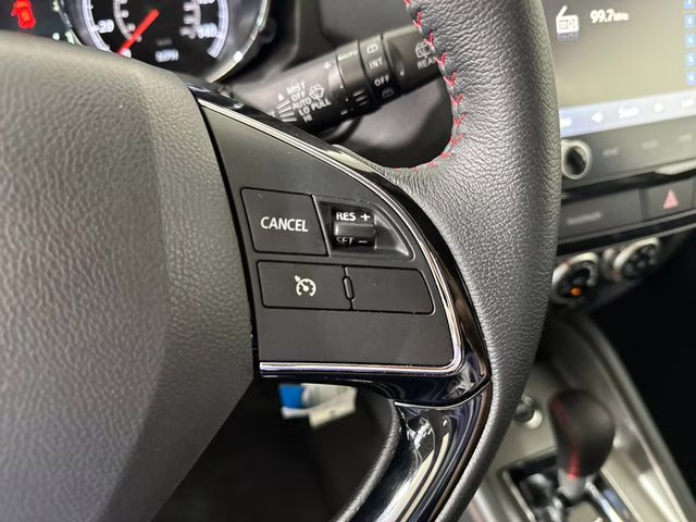 2025 Diamond White Mitsubishi Outlander Sport 2.0 LE 4X4 SUV