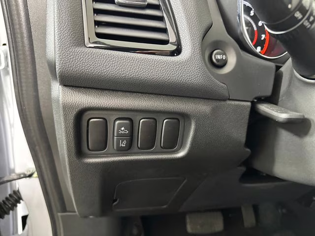 2025 Diamond White Mitsubishi Outlander Sport 2.0 LE 4X4 SUV