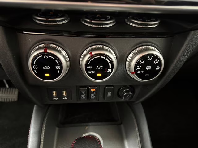 2025 Diamond White Mitsubishi Outlander Sport 2.0 LE 4X4 SUV