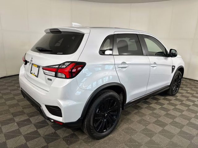2025 Diamond White Mitsubishi Outlander Sport 2.0 LE 4X4 SUV