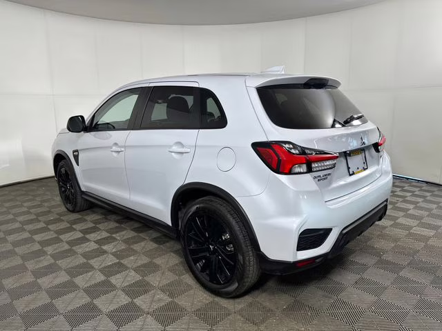 2025 Diamond White Mitsubishi Outlander Sport 2.0 LE 4X4 SUV