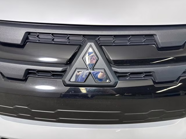 2025 Diamond White Mitsubishi Outlander Sport 2.0 LE 4X4 SUV