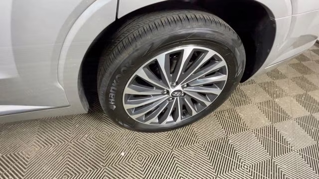 2025 Typhoon Silver Hyundai Palisade Calligraphy FWD SUV