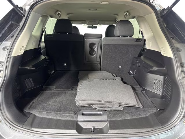 2016 Gun Metallic Nissan Rogue SV AWD SUV