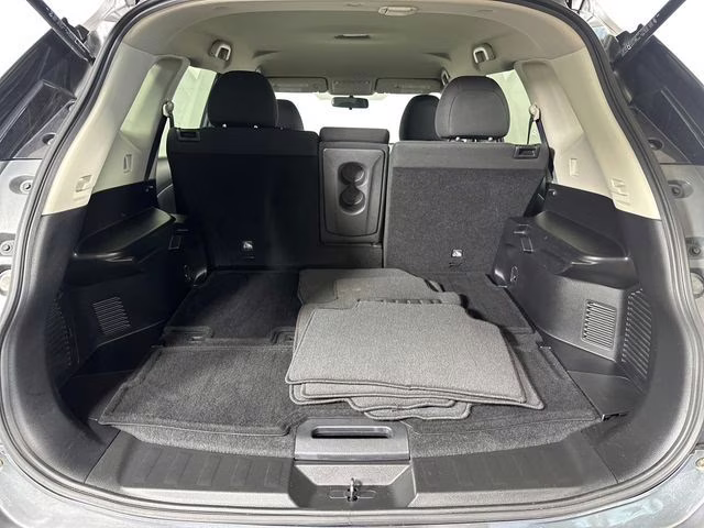 2016 Gun Metallic Nissan Rogue SV AWD SUV