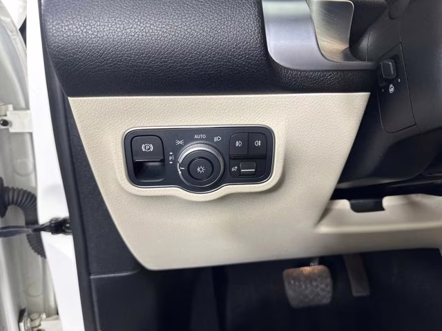 2022 Polar White Mercedes-Benz GLB GLB 250 AWD SUV