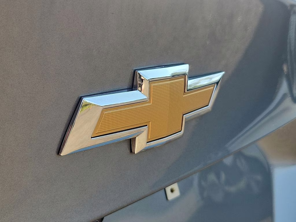 2023 Sterling Gray Metallic Chevrolet Malibu LT FWD Sedan