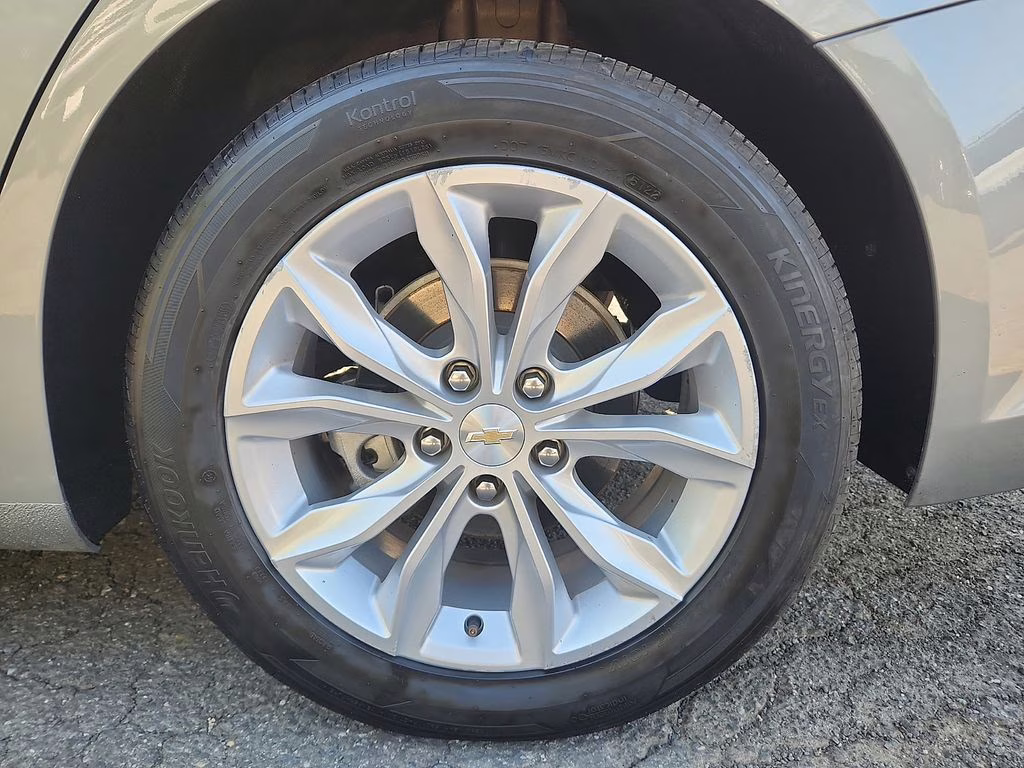 2023 Sterling Gray Metallic Chevrolet Malibu LT FWD Sedan