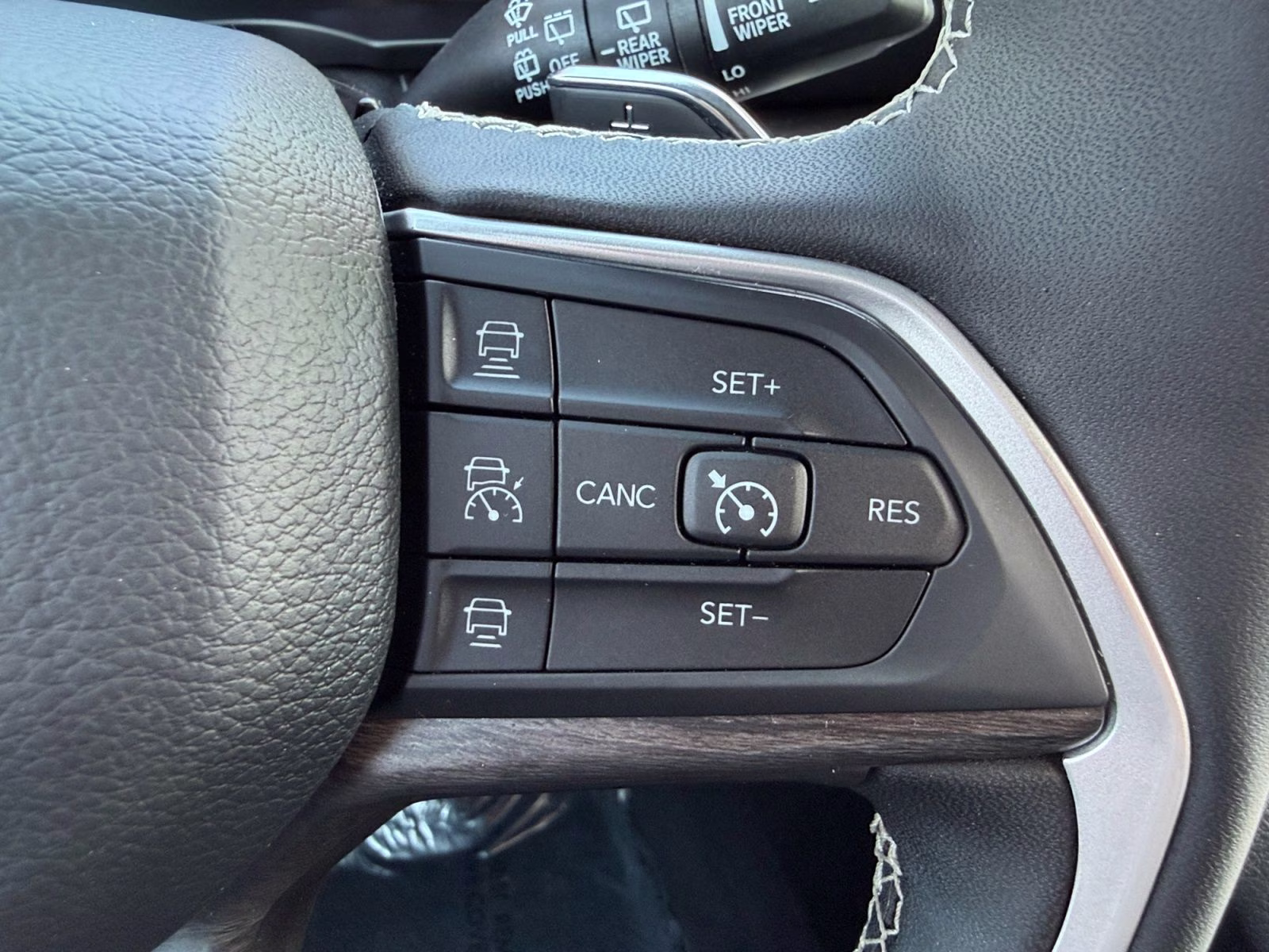 2025 Baltic Gray Metallic Clearcoat Jeep Grand Cherokee Limited 4X4 SUV