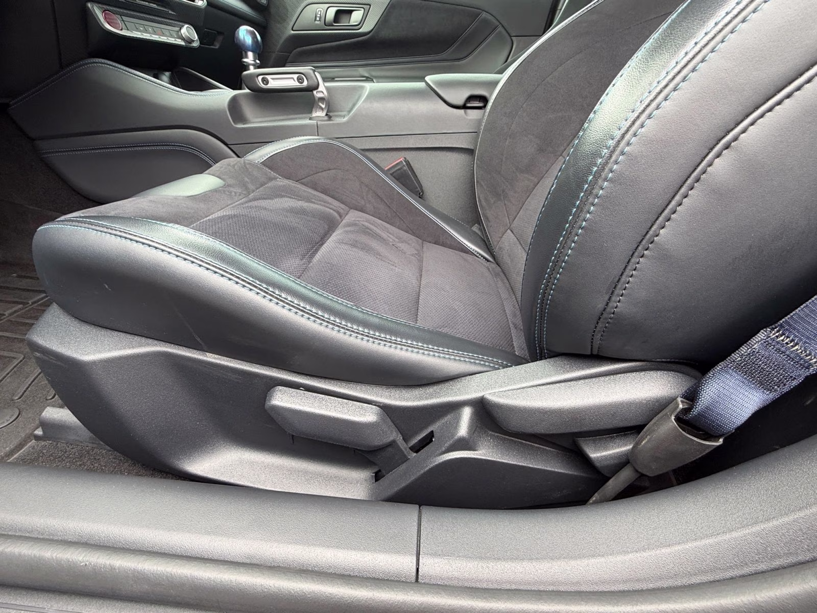 2024 Dark Matter Gray Metallic Ford Mustang Dark Horse RWD Coupe