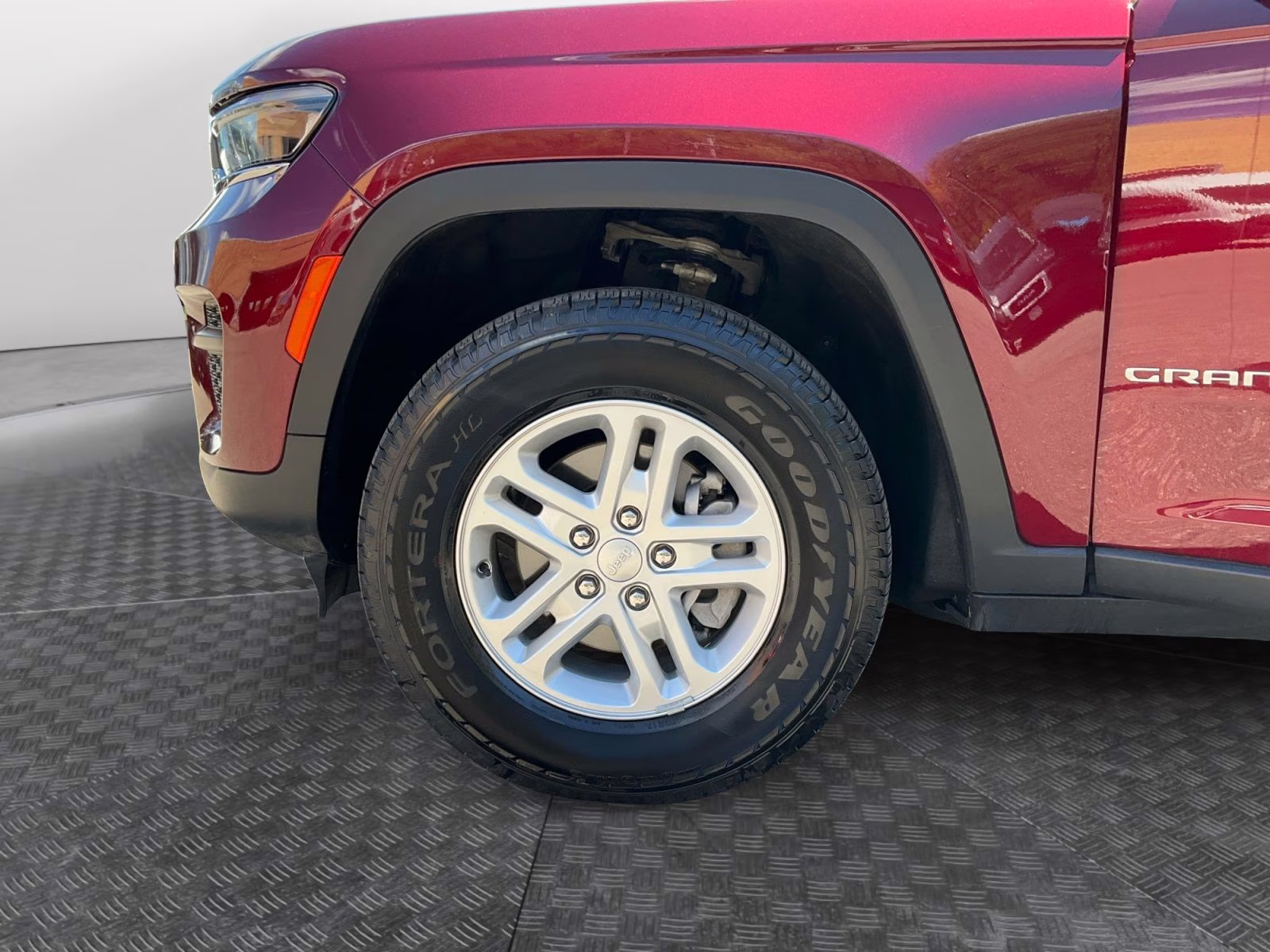 2025 Velvet Red Pearlcoat Jeep Grand Cherokee Laredo 4X4 SUV