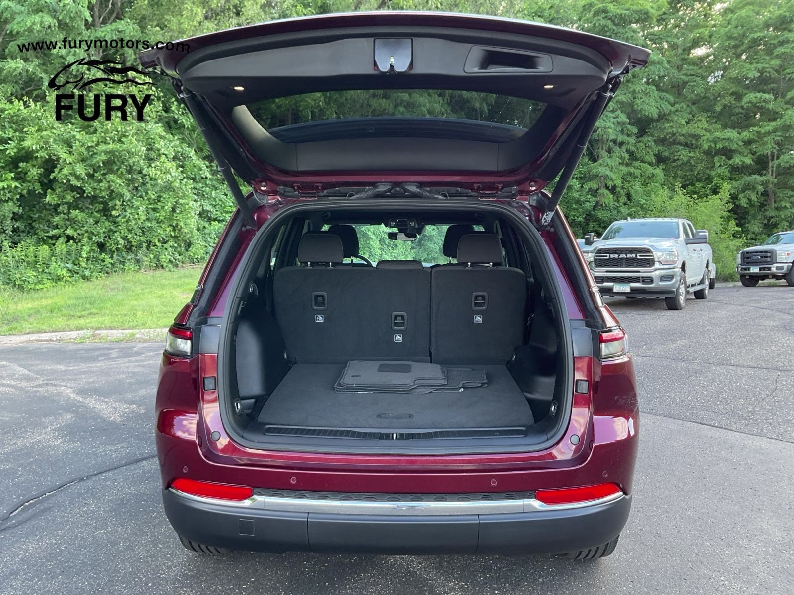 2025 Velvet Red Pearlcoat Jeep Grand Cherokee Laredo 4X4 SUV