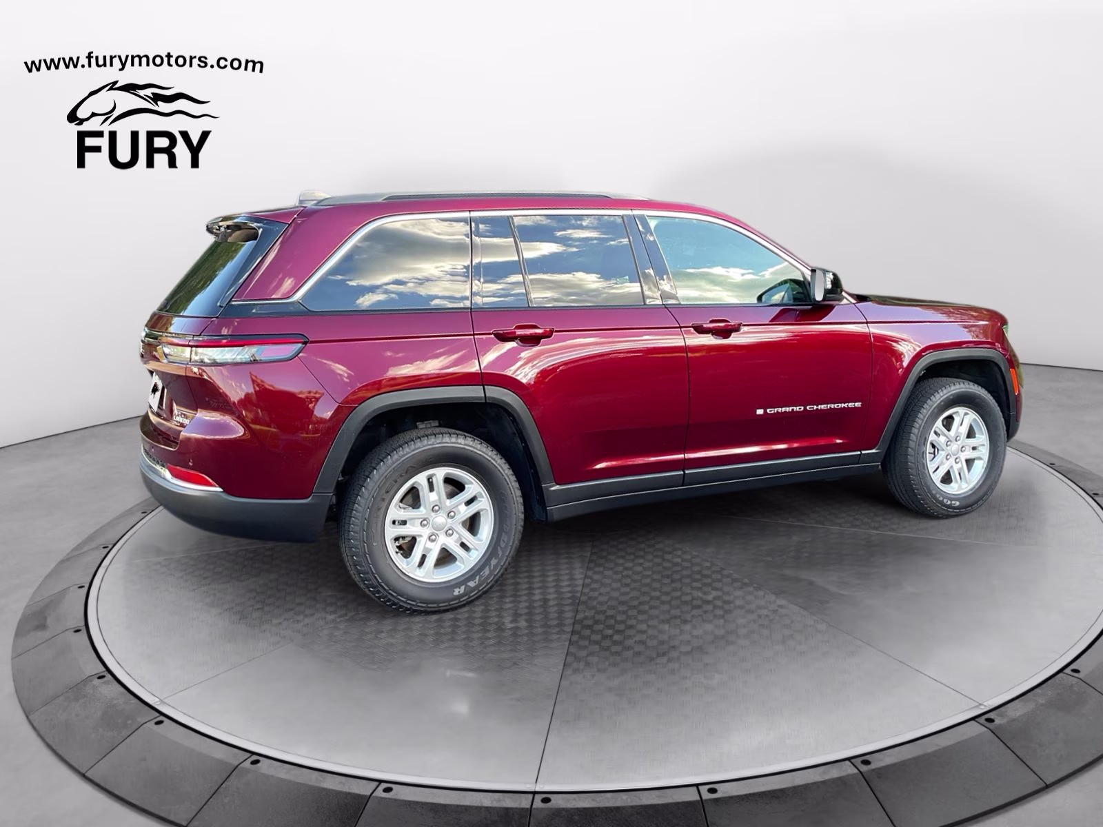 2025 Velvet Red Pearlcoat Jeep Grand Cherokee Laredo 4X4 SUV
