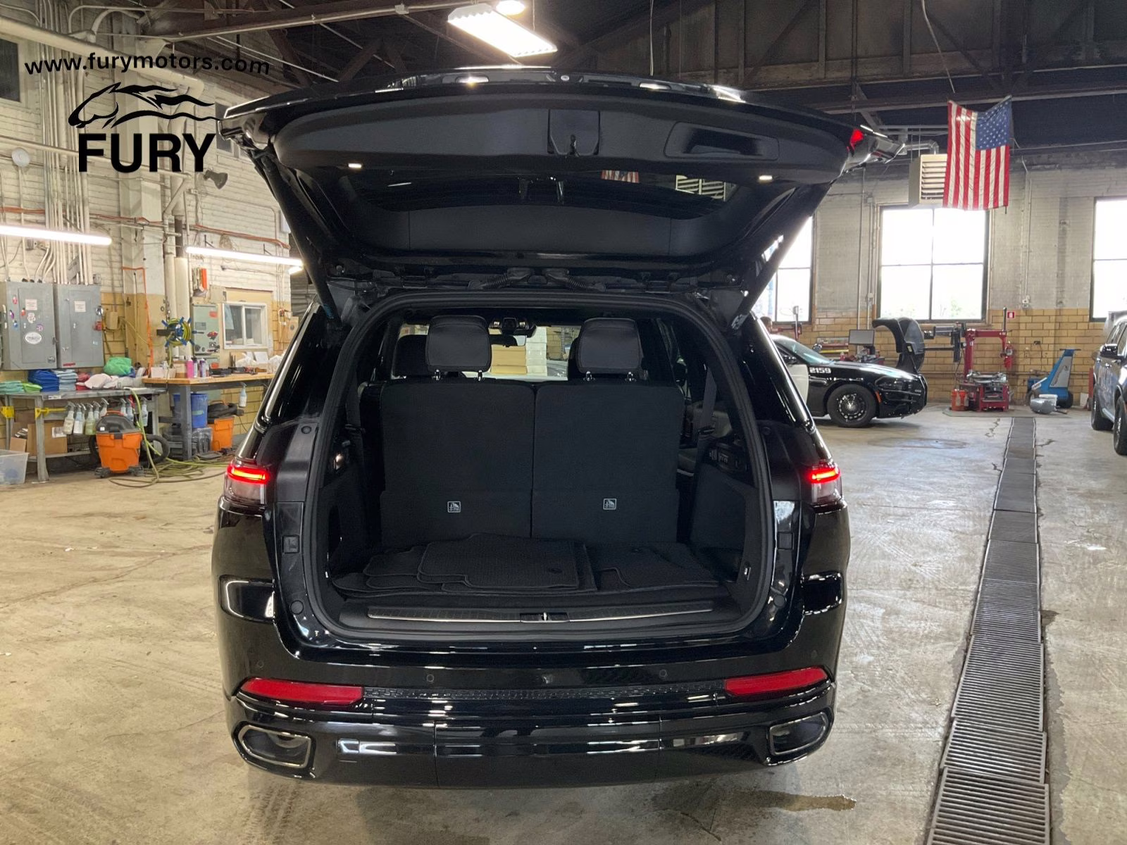 2023 Diamond Black Crystal Pearlcoat Jeep Grand Cherokee L Summit 4X4 SUV