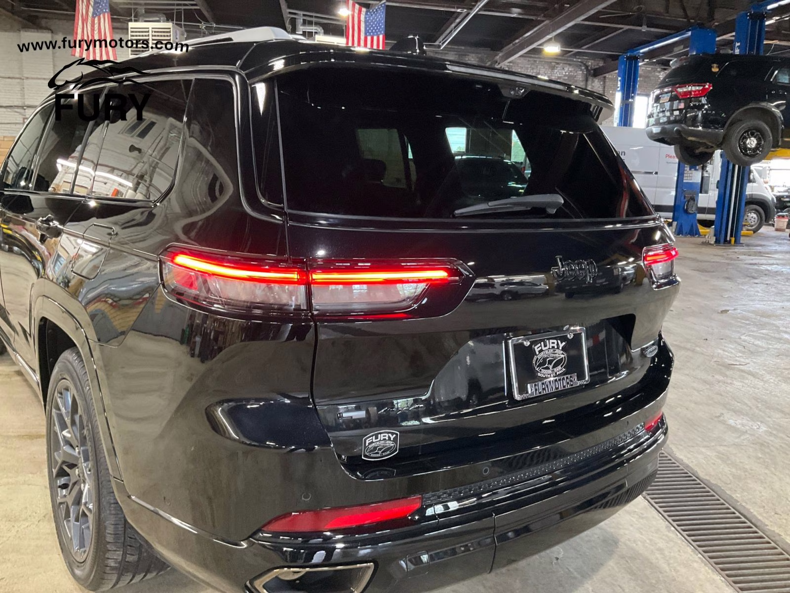 2023 Diamond Black Crystal Pearlcoat Jeep Grand Cherokee L Summit 4X4 SUV