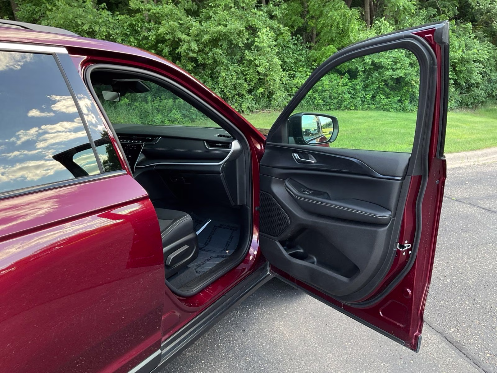 2025 Velvet Red Pearlcoat Jeep Grand Cherokee Laredo 4X4 SUV
