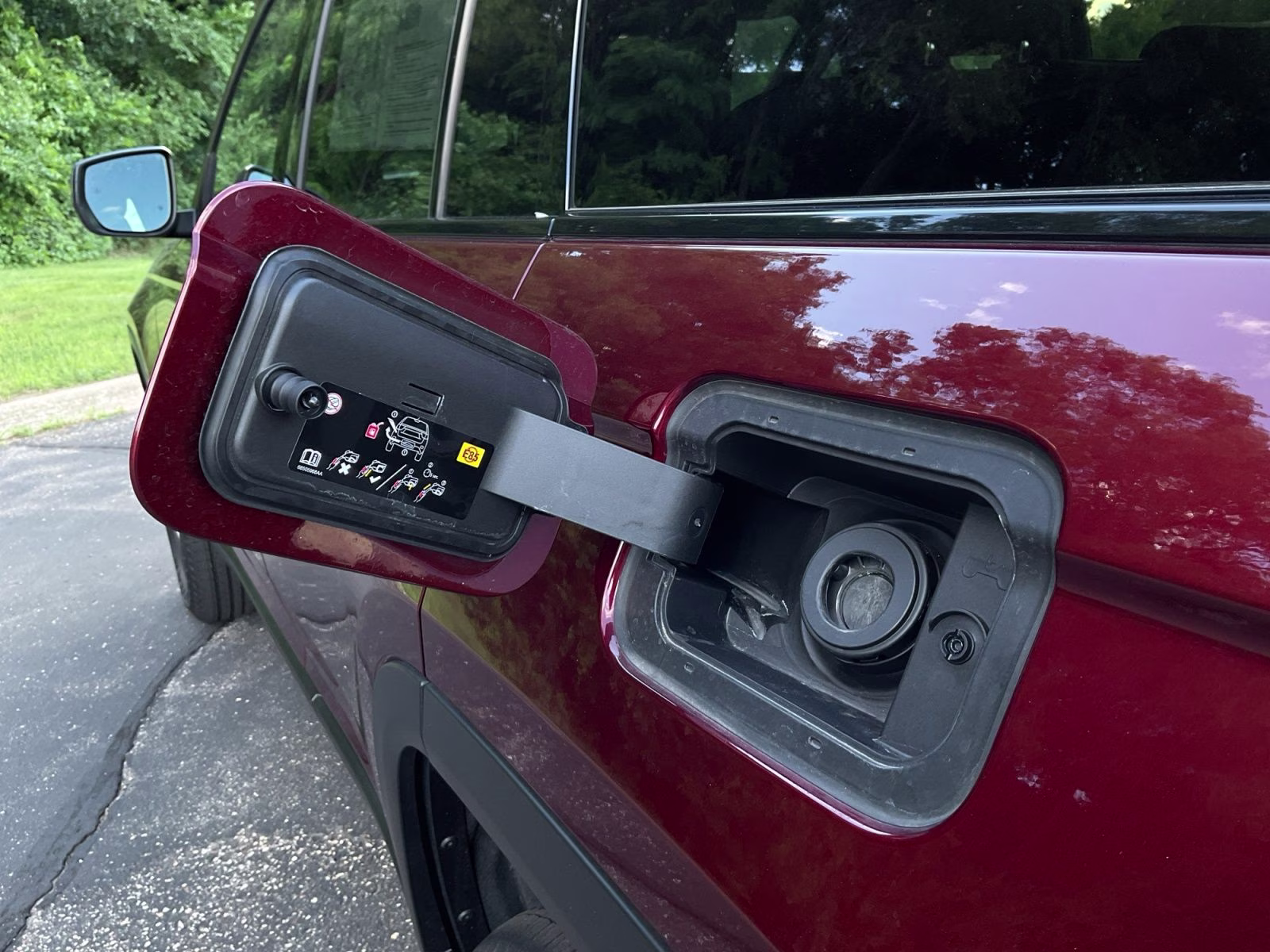 2025 Velvet Red Pearlcoat Jeep Grand Cherokee Laredo 4X4 SUV