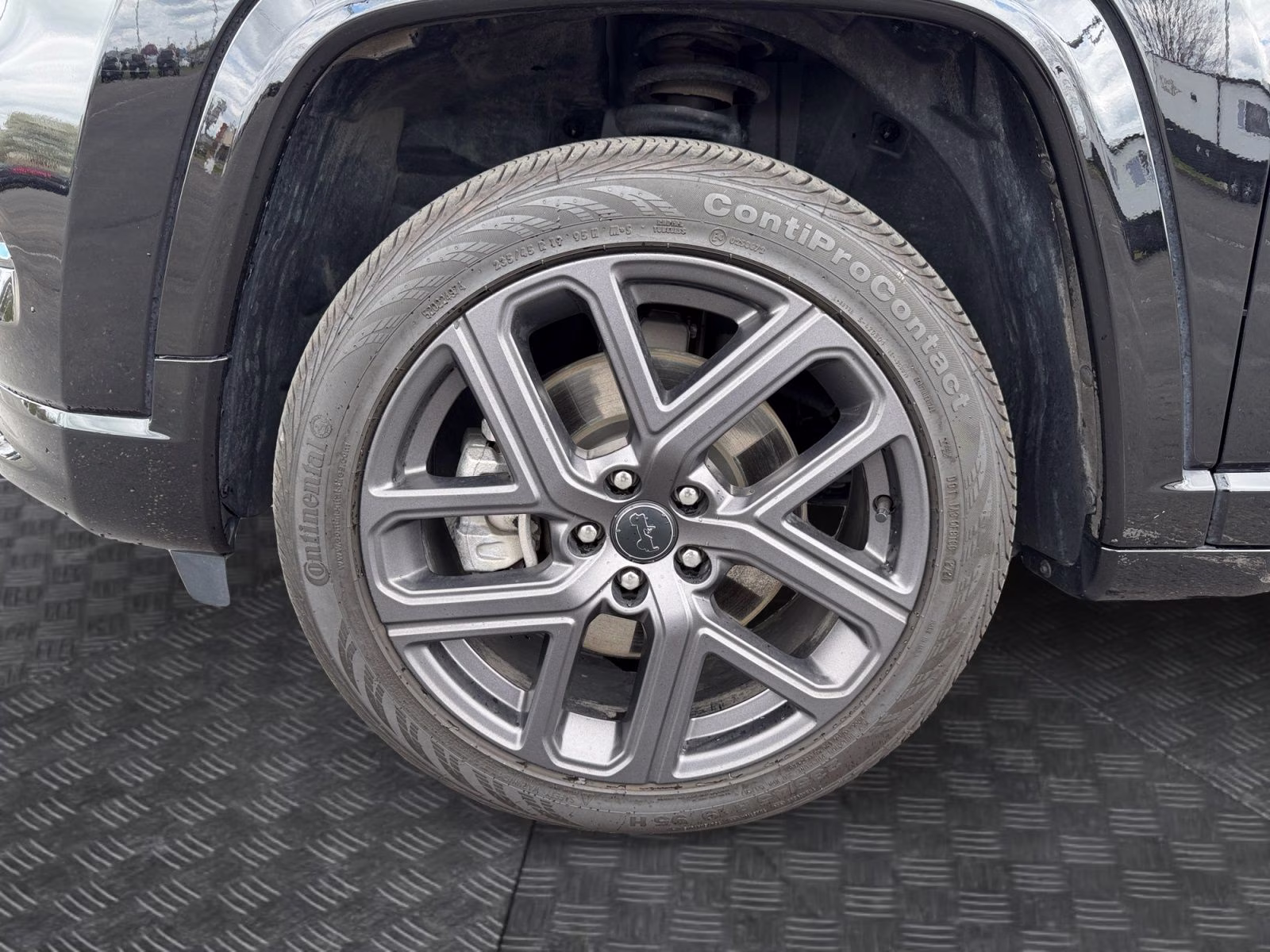 2025 Diamond Black Crystal Pearlcoat Jeep Compass Limited 4X4 SUV