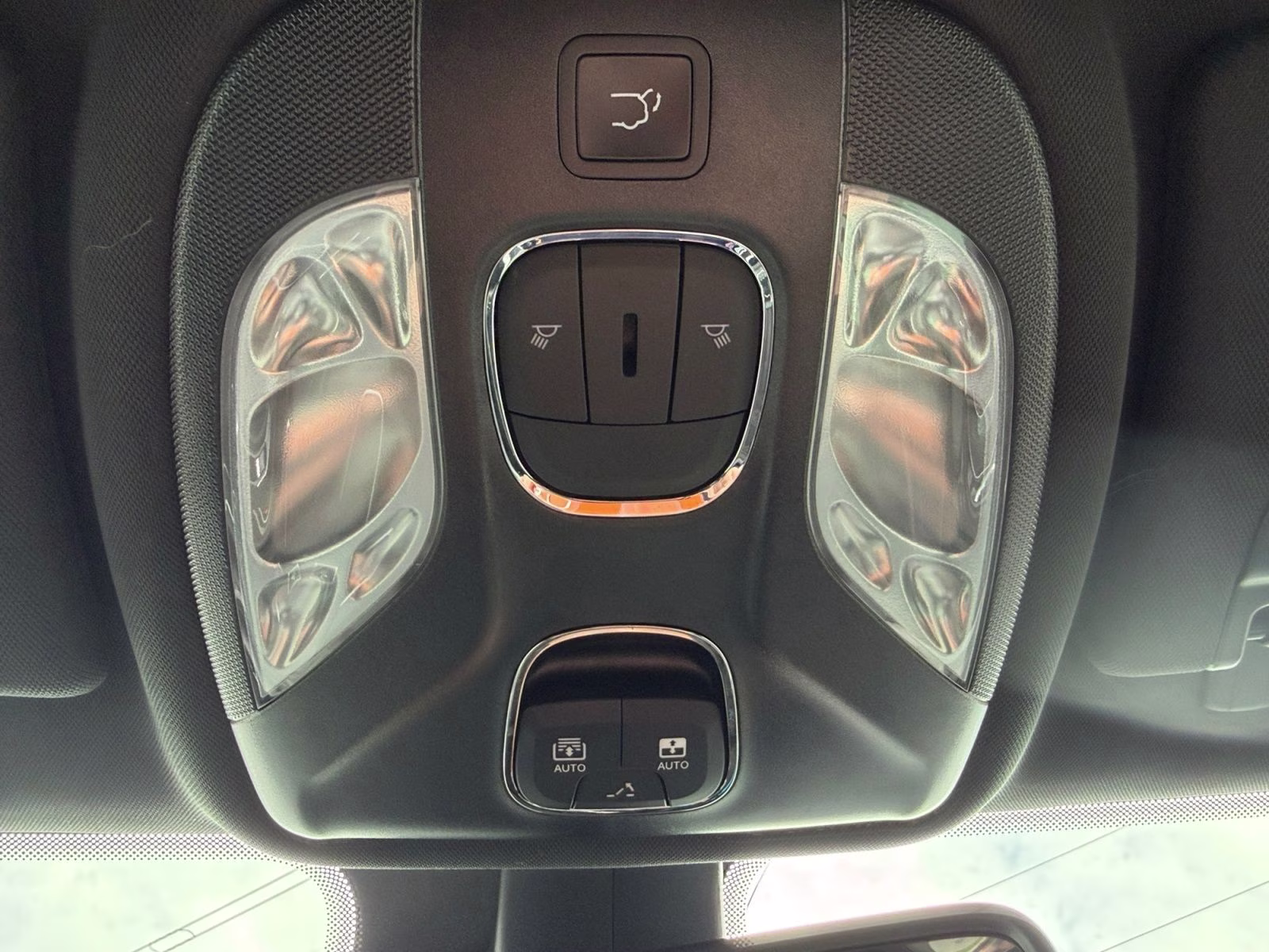 2025 Diamond Black Crystal Pearlcoat Jeep Compass Limited 4X4 SUV