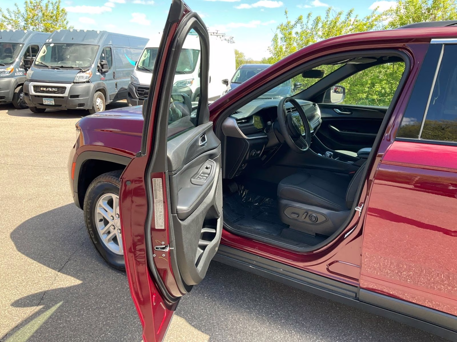 2025 Velvet Red Pearlcoat Jeep Grand Cherokee Laredo 4X4 SUV