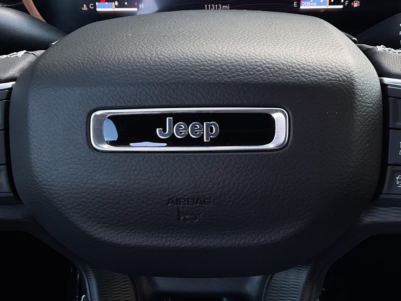 2025 Velvet Red Pearlcoat Jeep Grand Cherokee Laredo 4X4 SUV
