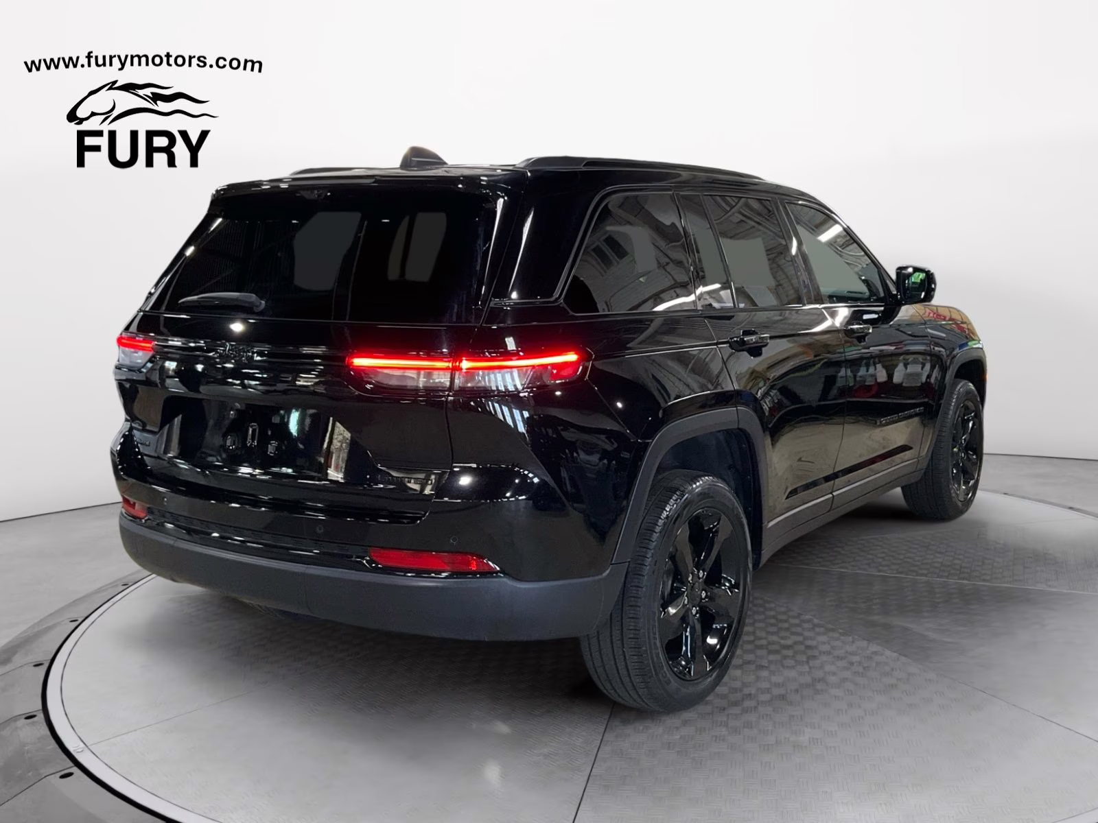 2024 Diamond Black Crystal Pearlcoat Jeep Grand Cherokee Limited 4X4 SUV