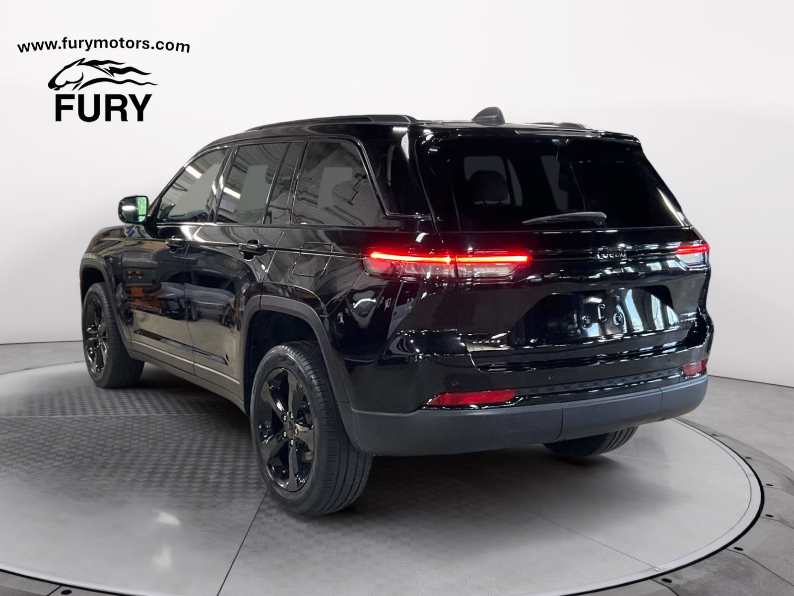 2024 Diamond Black Crystal Pearlcoat Jeep Grand Cherokee Limited 4X4 SUV