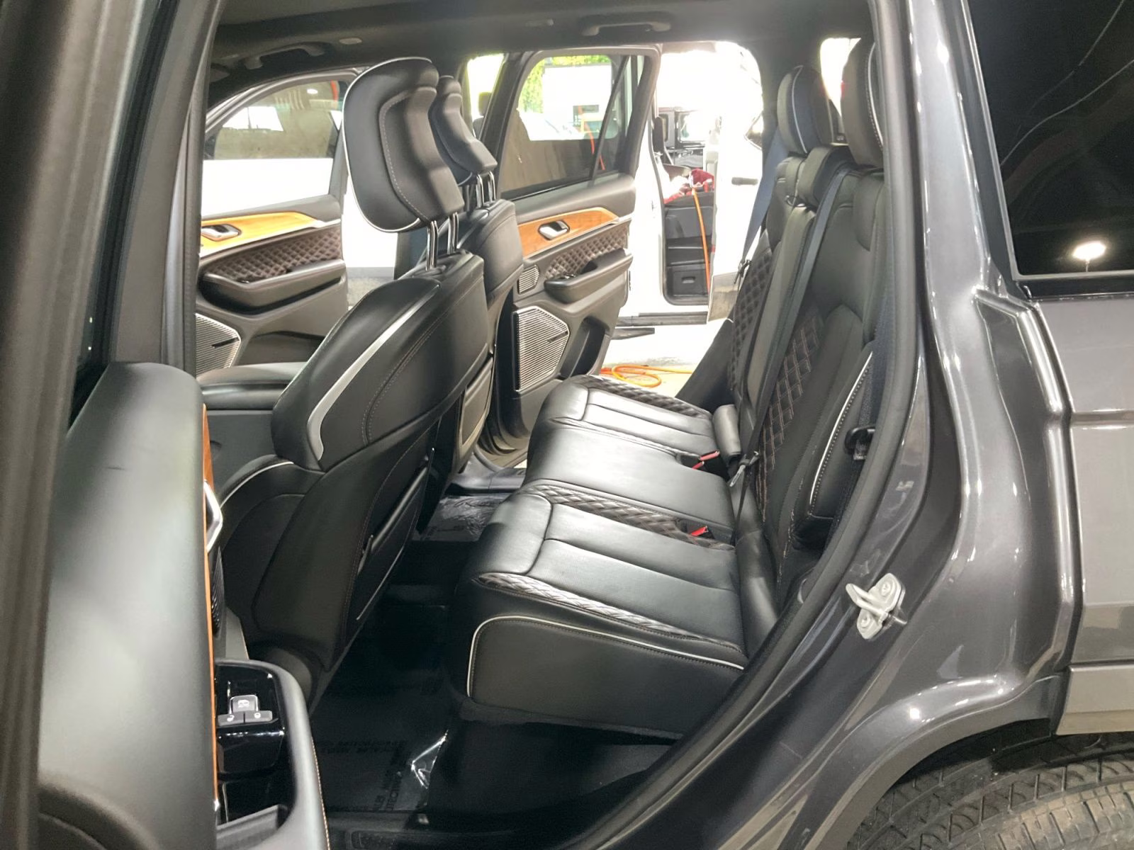2024 Baltic Gray Metallic Clearcoat Jeep Grand Cherokee Summit 4X4 SUV