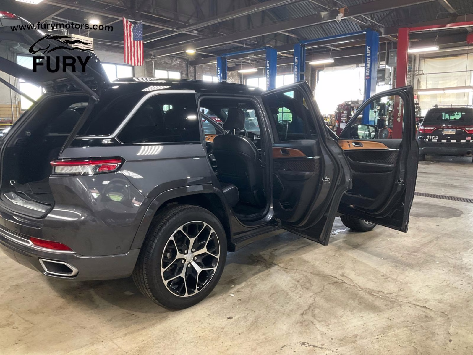 2024 Baltic Gray Metallic Clearcoat Jeep Grand Cherokee Summit 4X4 SUV